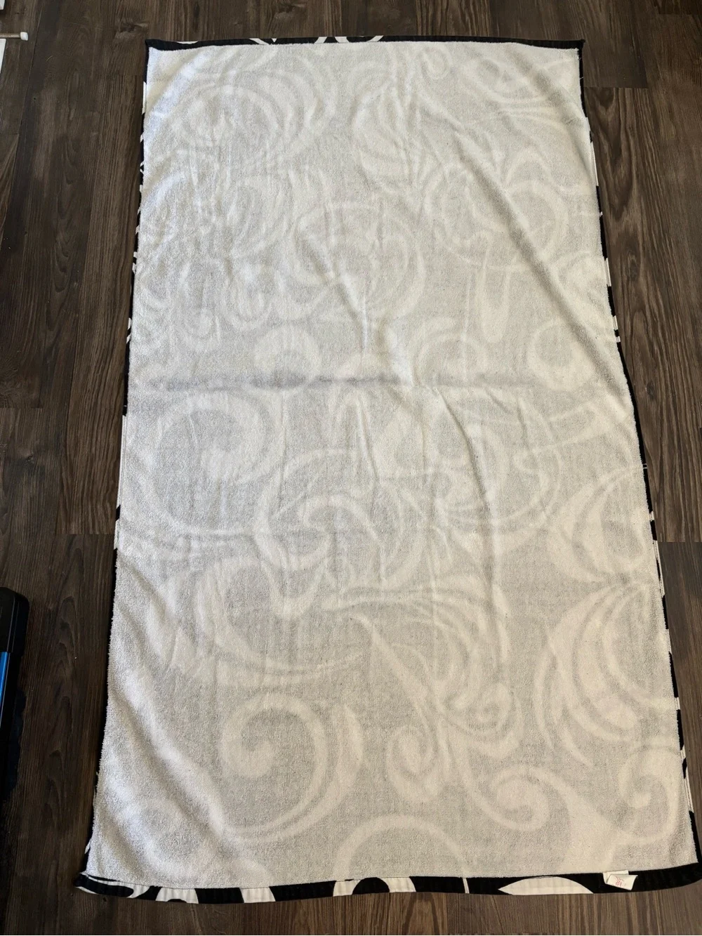 Candie’s Y2K Vintage 2000s Black/White Beach Towel 60”x35”